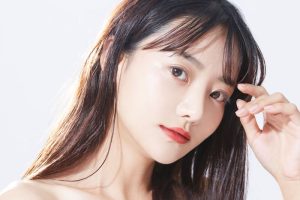 目尻が美しい女性