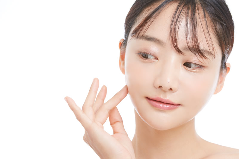 たるみ毛穴は改善できる?原因と自宅ケア・美容医療