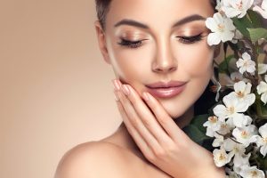 ヒアルロン酸を注入した女性