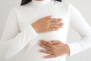 豊胸手術を考えている女性