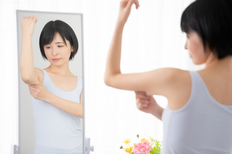おばさんに見える太い二の腕を細くする方法は?二の腕が太くなる原因やほっそりした二の腕を取り戻す方法