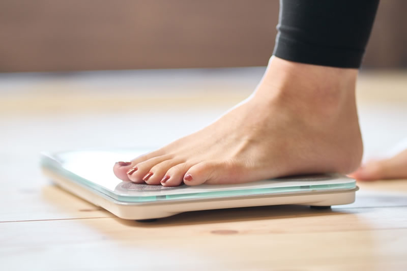 【医師監修】ダイエットで体重が減り始める時期はいつ?ダイエット方法ごとの目安や体重が減らない原因