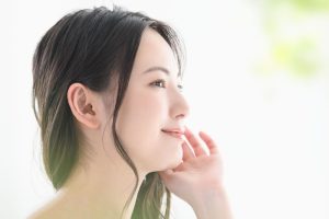 人中短縮を受けた女性