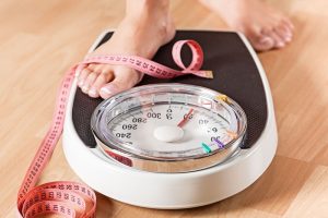 ダイエットの停滞期に悩む女性
