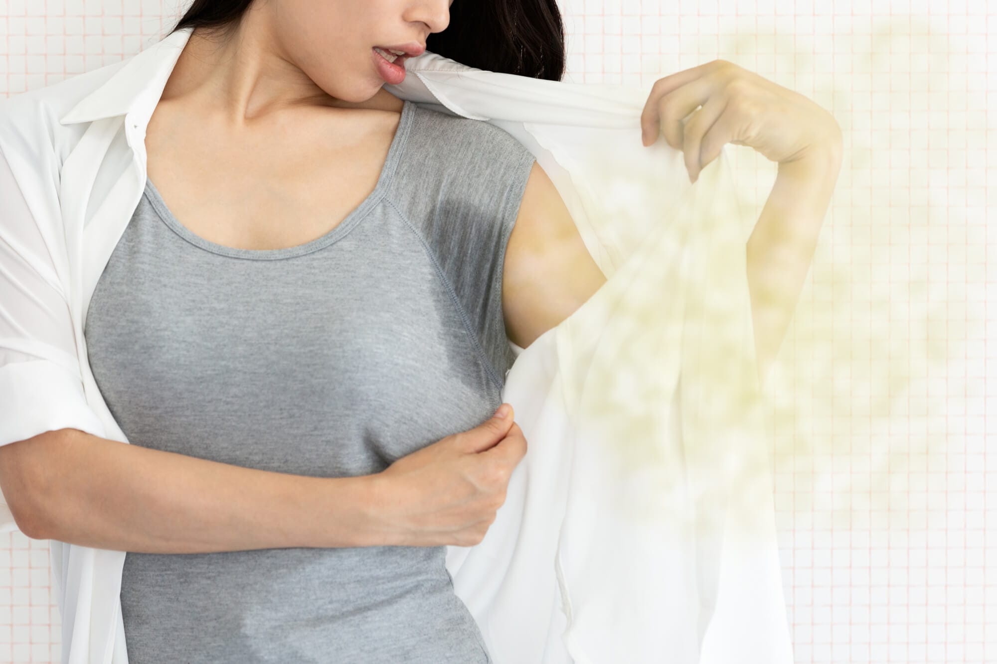 気づいていますか?知らずに抱えるワキの悩みと多汗症サインをチェック!