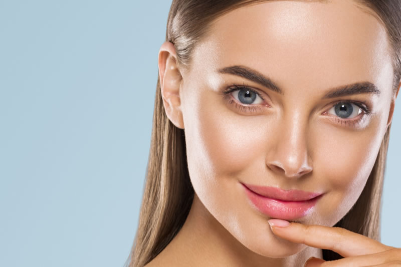 目頭が綺麗な女性