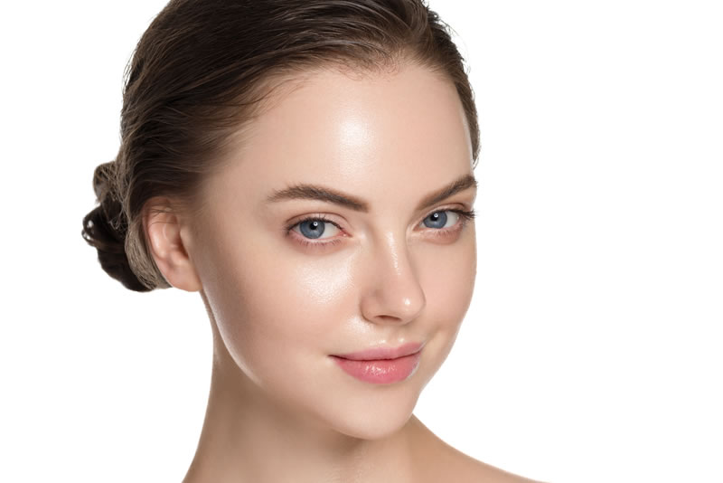 素肌が綺麗な女性