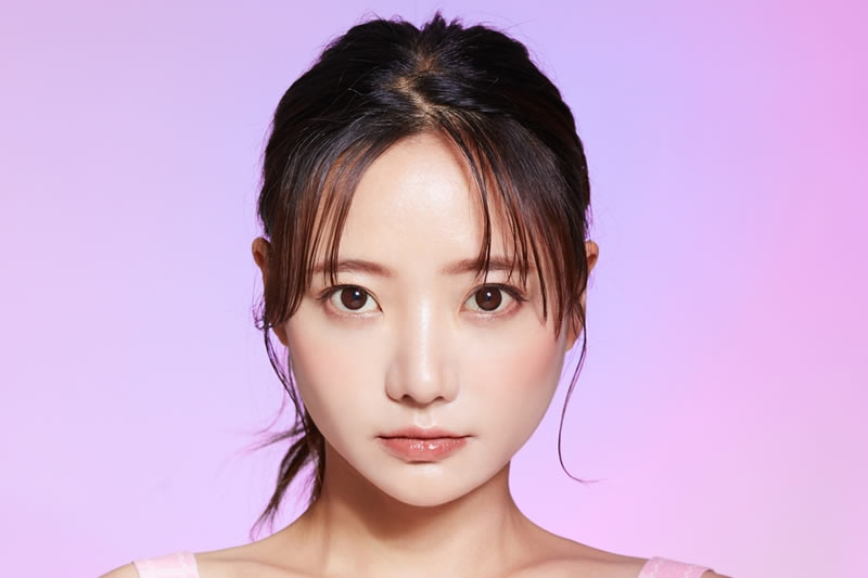 目が大きいきれいな女性