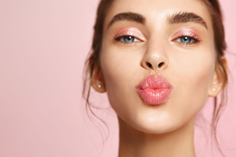 人中短縮を受けた女性