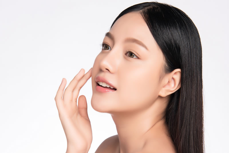 小顔整形を受けた女性