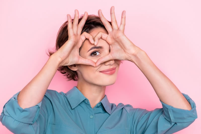 目頭切開を受けた女性