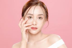二重埋没を受けた女性