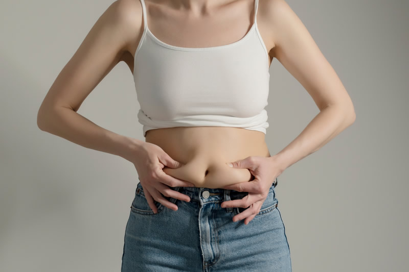 脂肪吸引注射を考えている女性