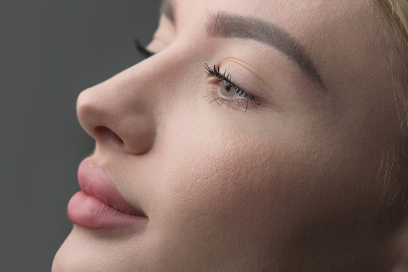 鼻が高い美人な女性
