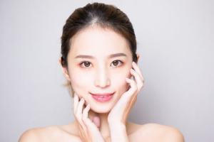 全切開で理想の目元になった女性