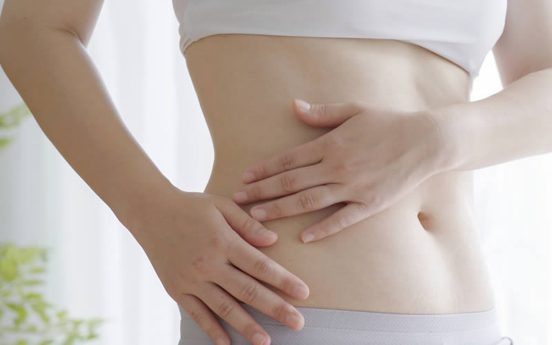 脂肪吸引した女性のお腹